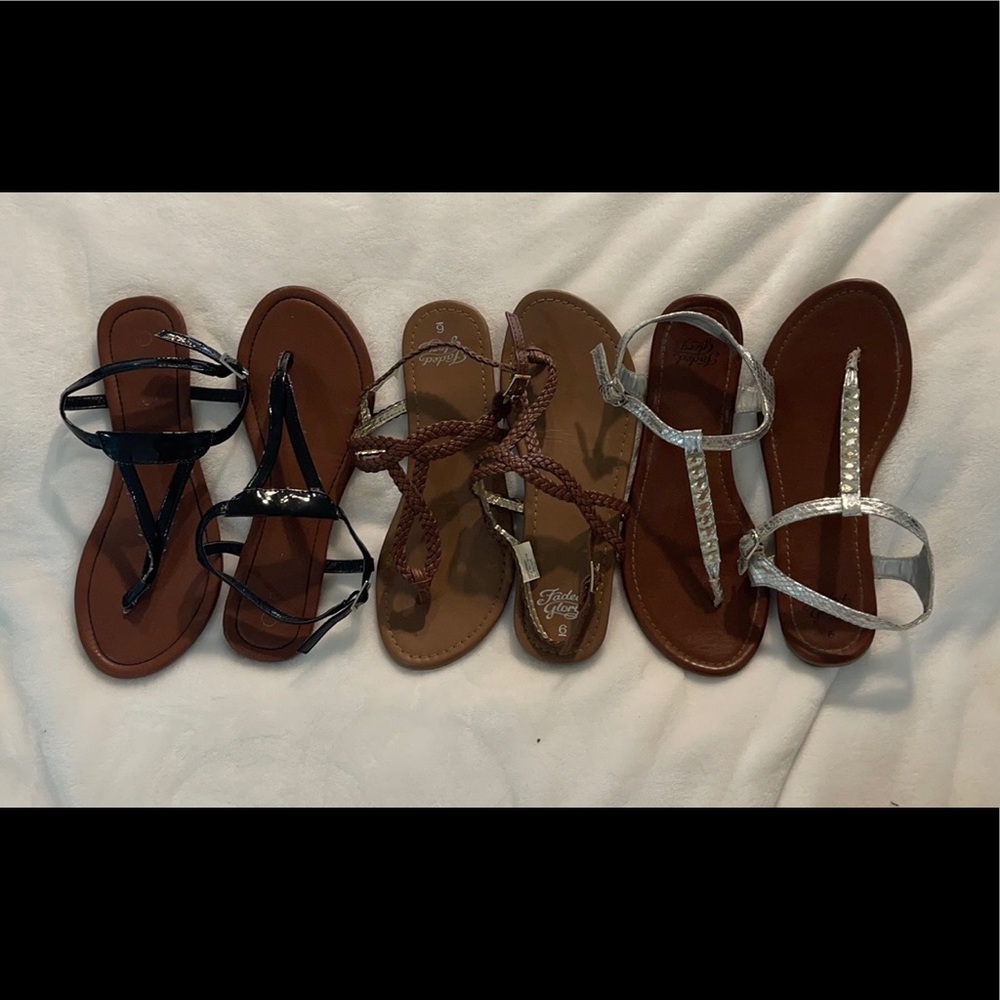 Lot of Sandals. Size 6 and the black pair is a 7 1/2. I wore them all though!